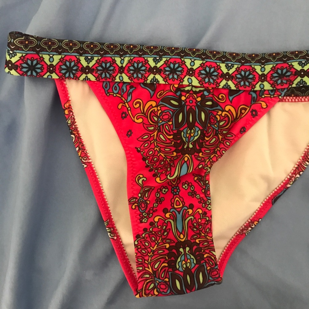 bikini - Picture 3 of 4